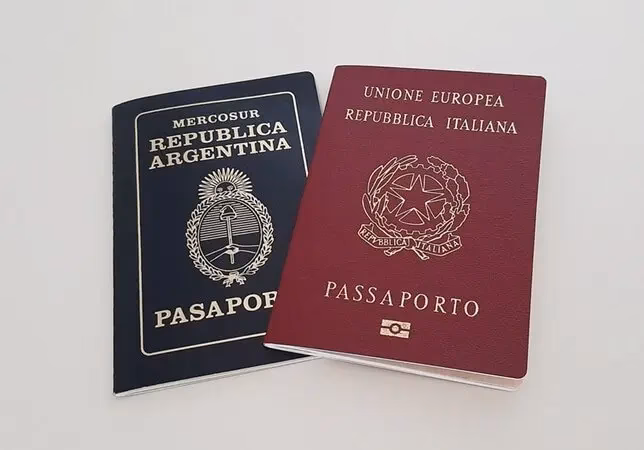 ¿Italia permite triple nacionalidad?